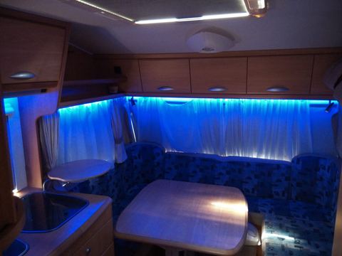 LED osvětlení interiéru karavanu