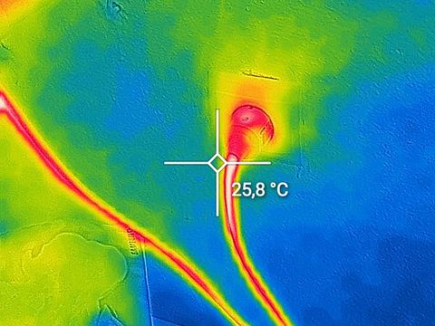 Termosnímek: nadměrné zahřívání přívodní šňůry spotřebiče